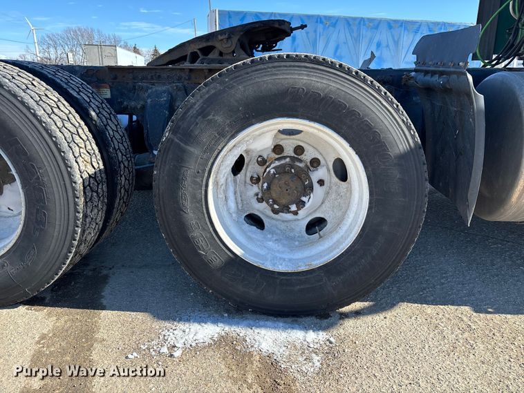 image for item FG1133 2017 Freightliner Cascadia 125 semi truck