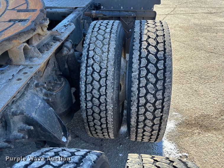 image for item FG1133 2017 Freightliner Cascadia 125 semi truck