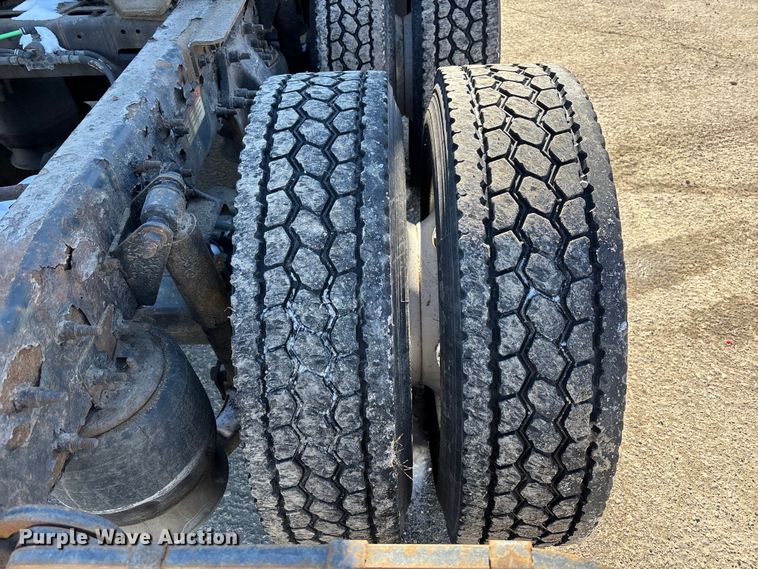 image for item FG1133 2017 Freightliner Cascadia 125 semi truck