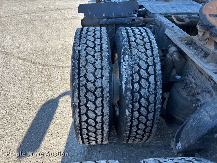 image for item FG1133 2017 Freightliner Cascadia 125 semi truck