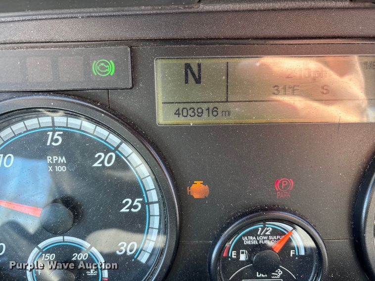 image for item FG1133 2017 Freightliner Cascadia 125 semi truck