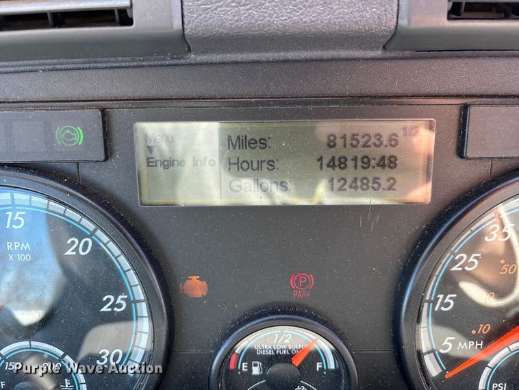 image for item FG1133 2017 Freightliner Cascadia 125 semi truck