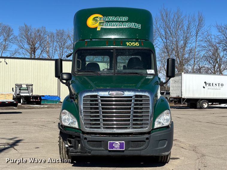 image for item FG1134 2017 Freightliner Cascadia 125 semi truck