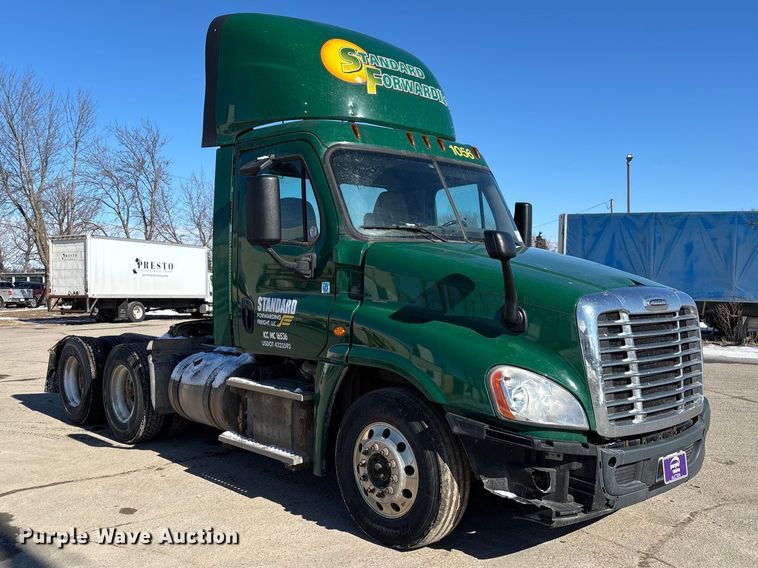 image for item FG1134 2017 Freightliner Cascadia 125 semi truck