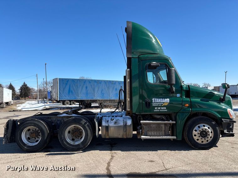 image for item FG1134 2017 Freightliner Cascadia 125 semi truck