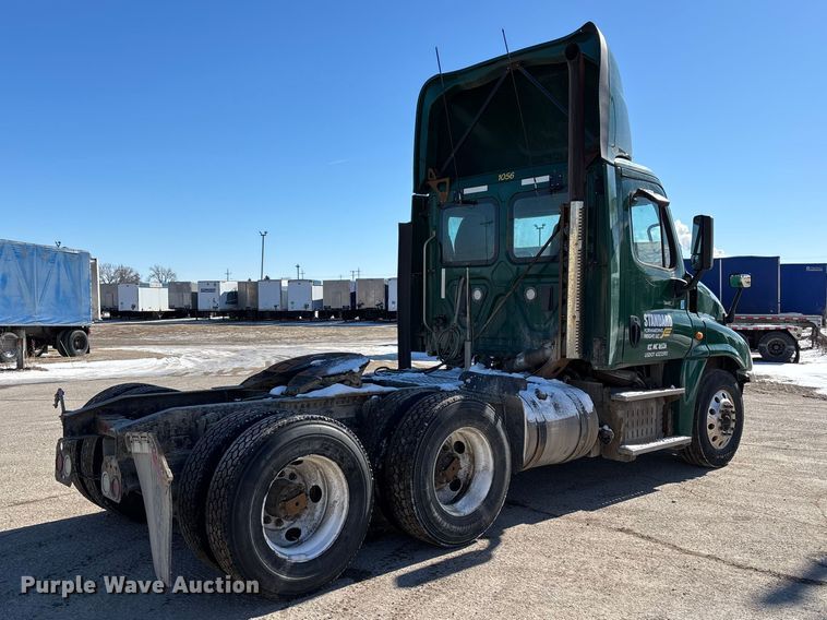 image for item FG1134 2017 Freightliner Cascadia 125 semi truck