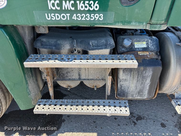 image for item FG1134 2017 Freightliner Cascadia 125 semi truck