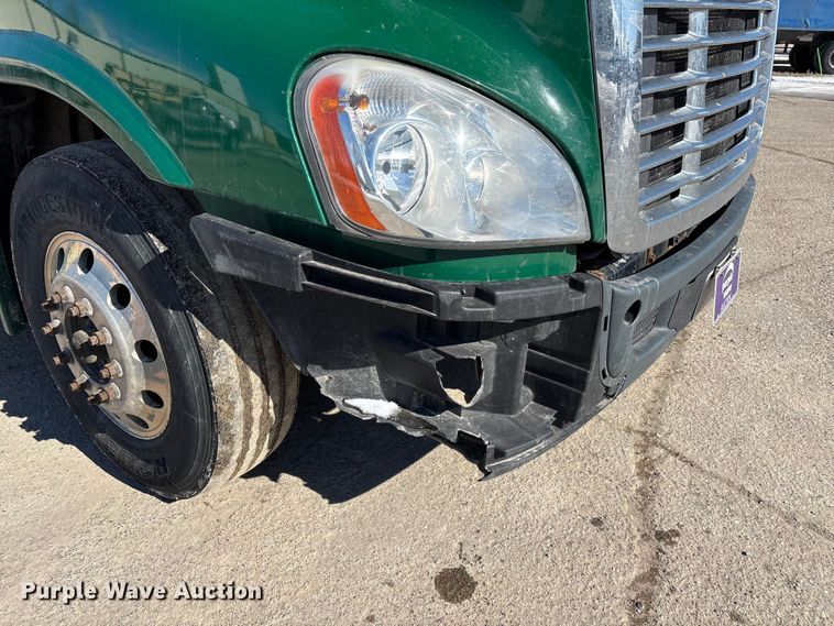 image for item FG1134 2017 Freightliner Cascadia 125 semi truck