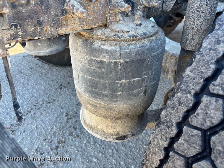 image for item FG1134 2017 Freightliner Cascadia 125 semi truck