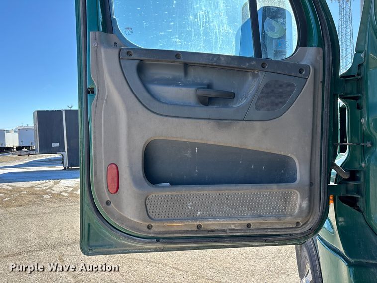 image for item FG1134 2017 Freightliner Cascadia 125 semi truck