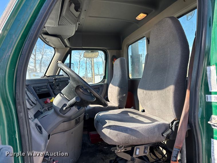 image for item FG1134 2017 Freightliner Cascadia 125 semi truck