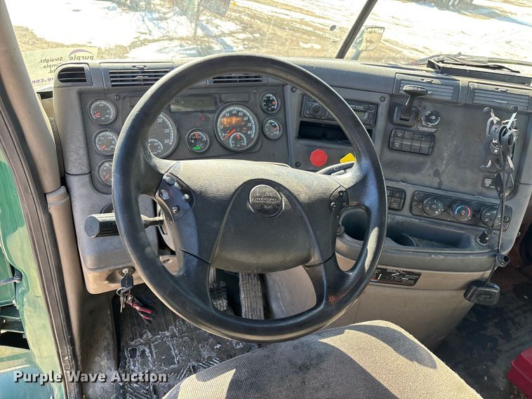 image for item FG1134 2017 Freightliner Cascadia 125 semi truck