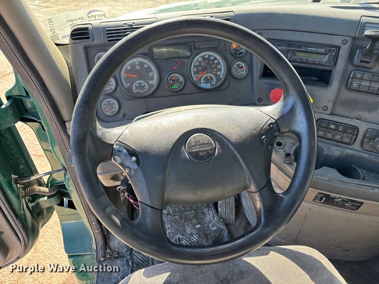 image for item FG1134 2017 Freightliner Cascadia 125 semi truck