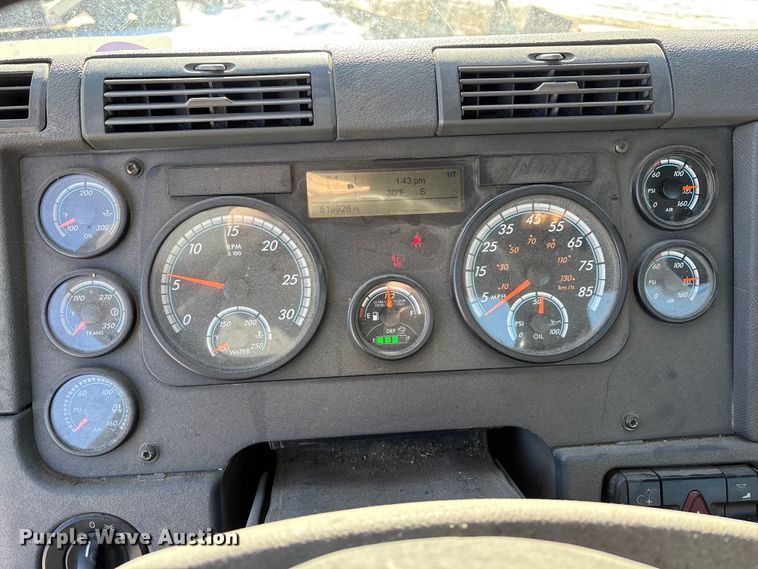 image for item FG1134 2017 Freightliner Cascadia 125 semi truck