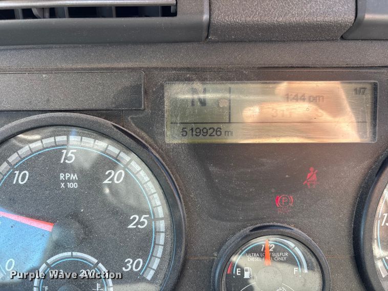 image for item FG1134 2017 Freightliner Cascadia 125 semi truck