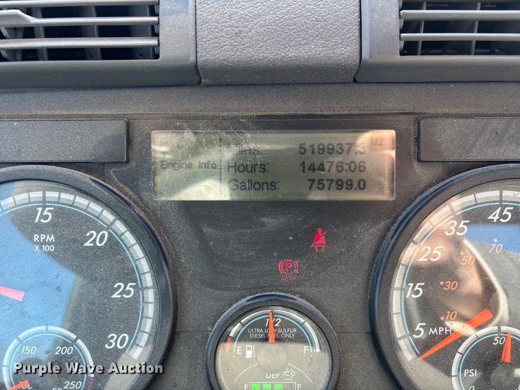 image for item FG1134 2017 Freightliner Cascadia 125 semi truck