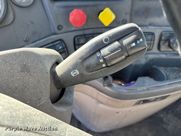 image for item FG1134 2017 Freightliner Cascadia 125 semi truck