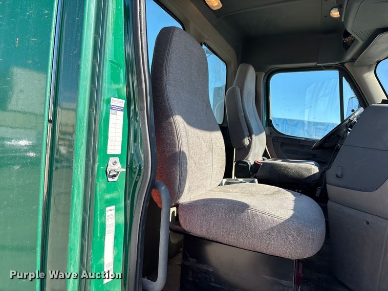 image for item FG1134 2017 Freightliner Cascadia 125 semi truck