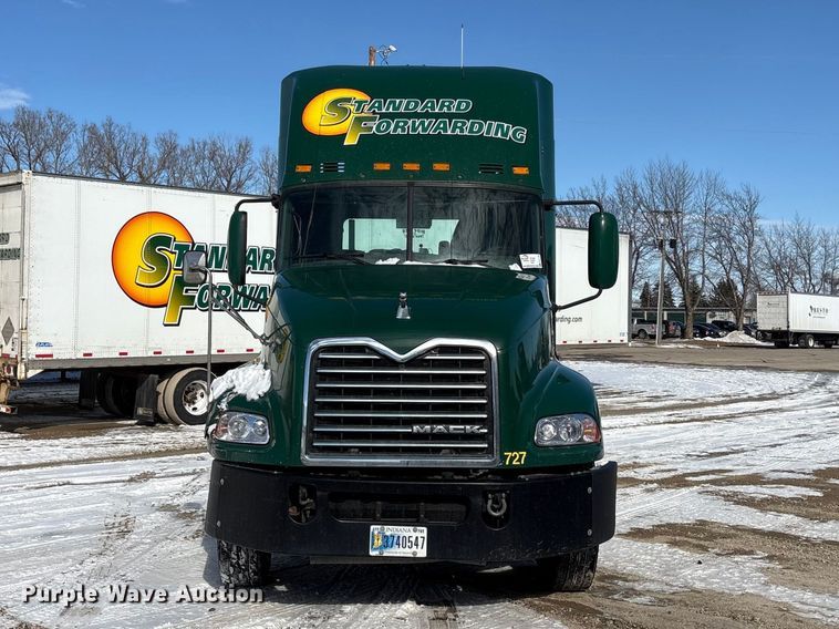 image for item FG1135 2016 Mack CXU613 semi truck