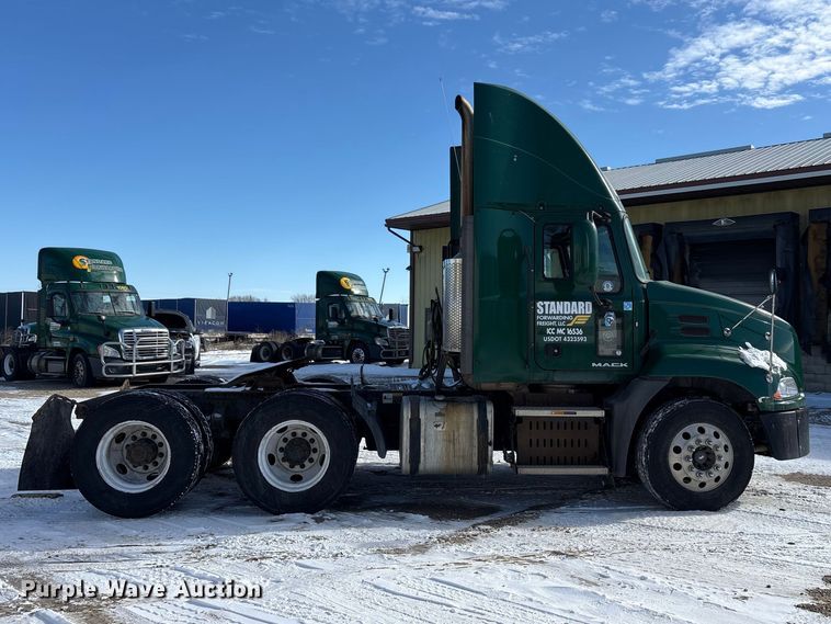 image for item FG1135 2016 Mack CXU613 semi truck