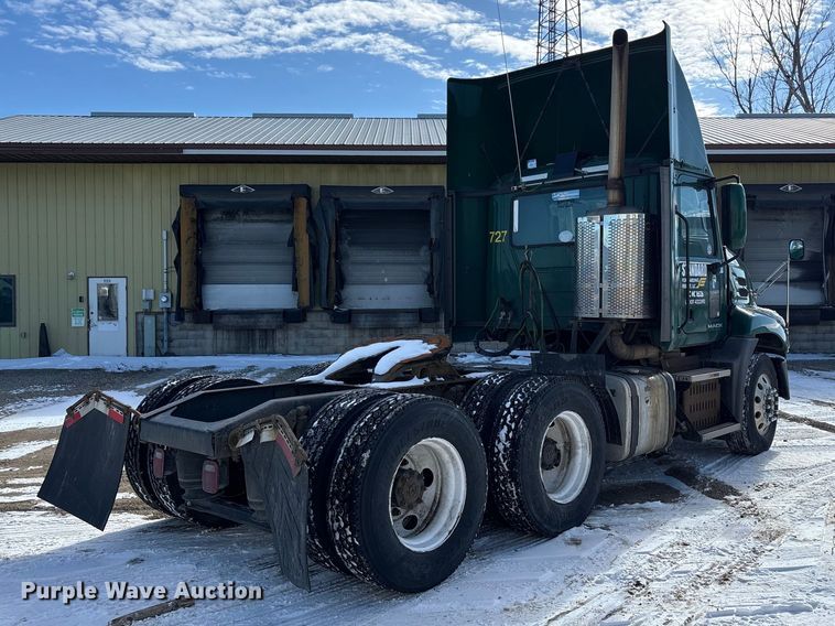 image for item FG1135 2016 Mack CXU613 semi truck