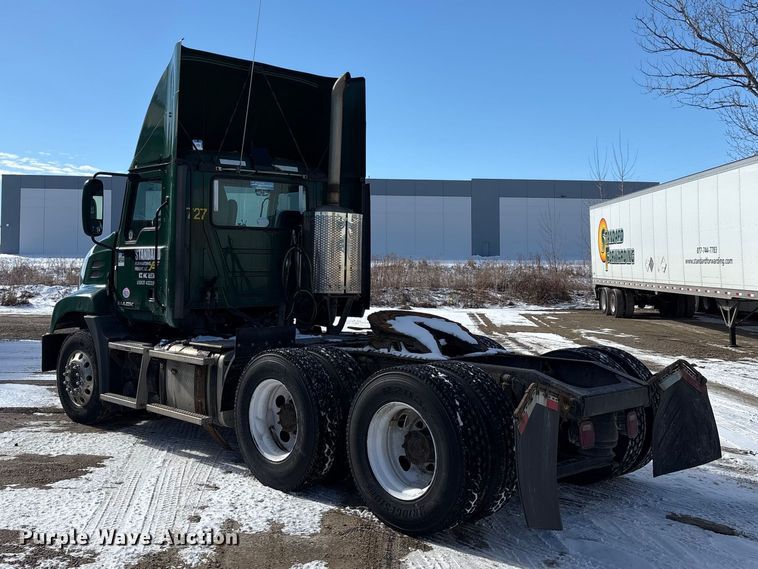 image for item FG1135 2016 Mack CXU613 semi truck