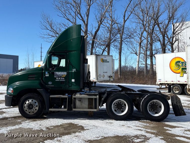image for item FG1135 2016 Mack CXU613 semi truck