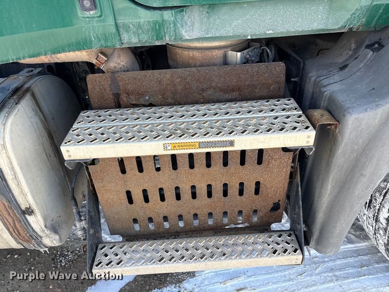 image for item FG1135 2016 Mack CXU613 semi truck