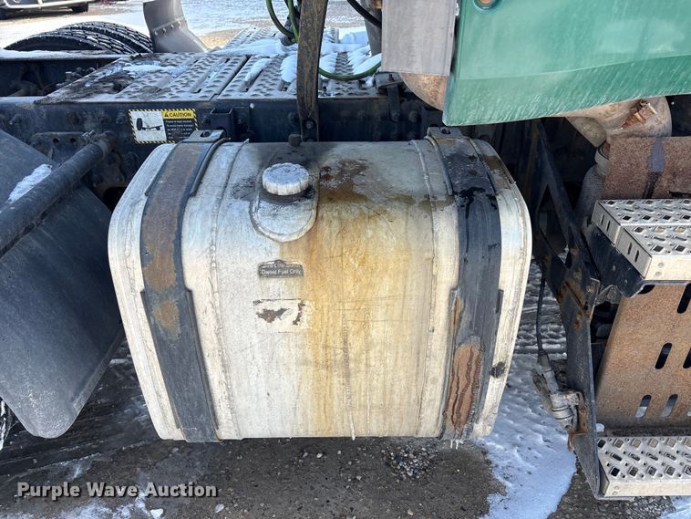 image for item FG1135 2016 Mack CXU613 semi truck