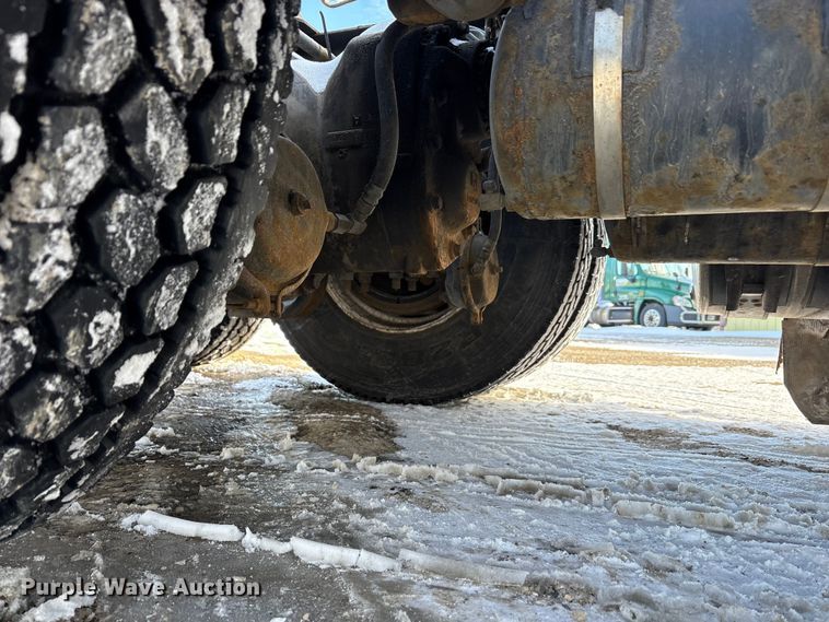 image for item FG1135 2016 Mack CXU613 semi truck