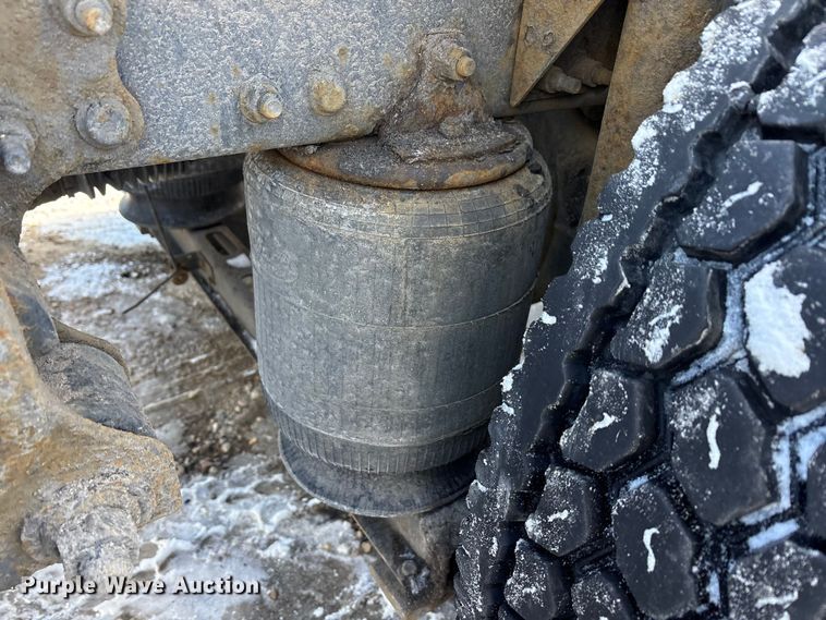 image for item FG1135 2016 Mack CXU613 semi truck