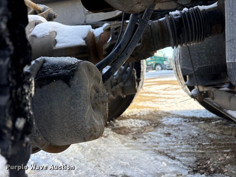 image for item FG1135 2016 Mack CXU613 semi truck