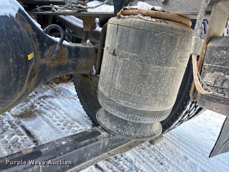 image for item FG1135 2016 Mack CXU613 semi truck