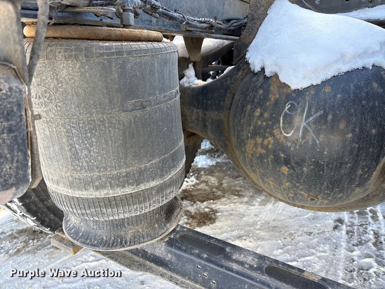 image for item FG1135 2016 Mack CXU613 semi truck