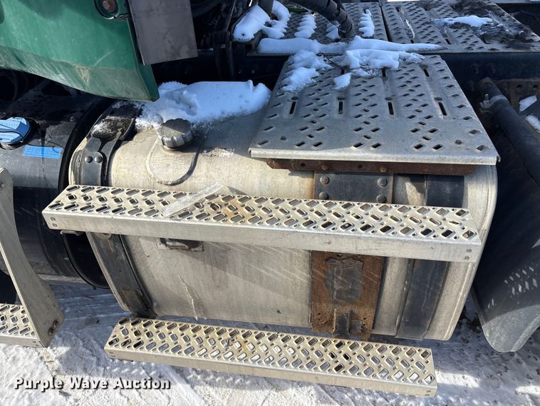 image for item FG1135 2016 Mack CXU613 semi truck