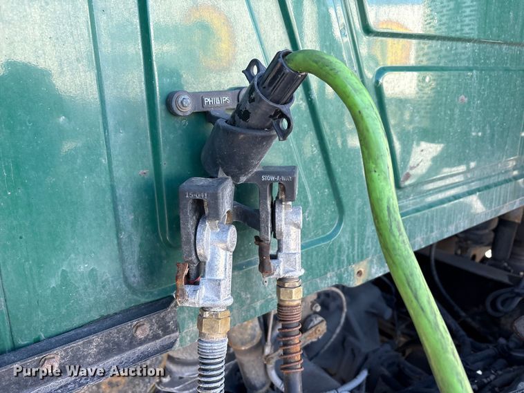 image for item FG1135 2016 Mack CXU613 semi truck