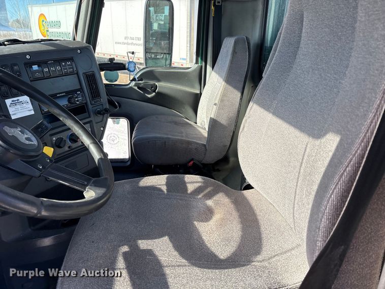 image for item FG1135 2016 Mack CXU613 semi truck