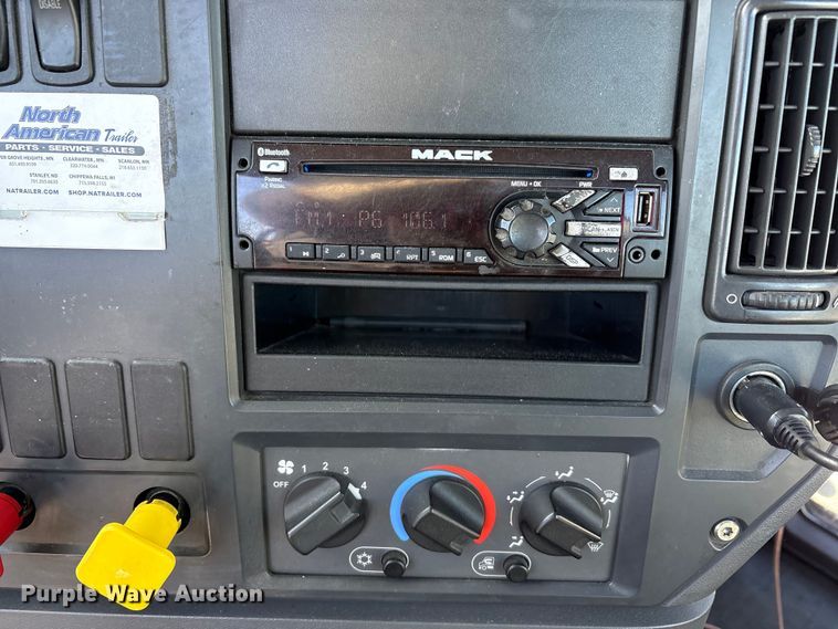 image for item FG1135 2016 Mack CXU613 semi truck