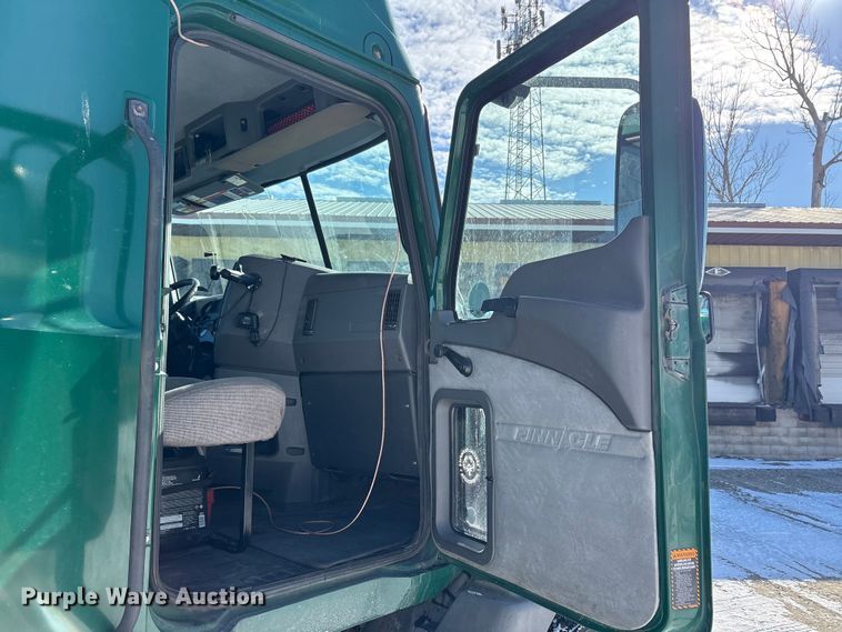 image for item FG1135 2016 Mack CXU613 semi truck