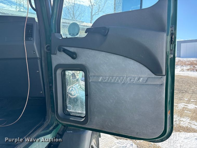 image for item FG1135 2016 Mack CXU613 semi truck