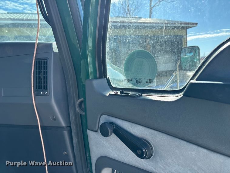 image for item FG1135 2016 Mack CXU613 semi truck