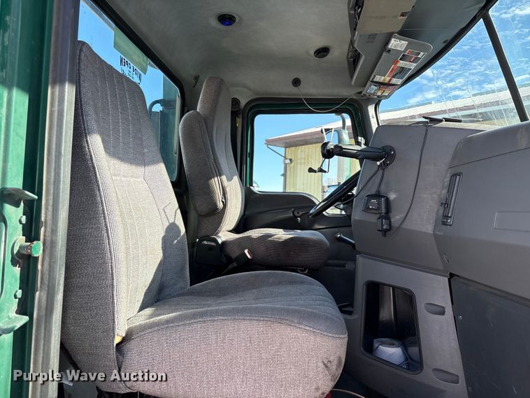 image for item FG1135 2016 Mack CXU613 semi truck