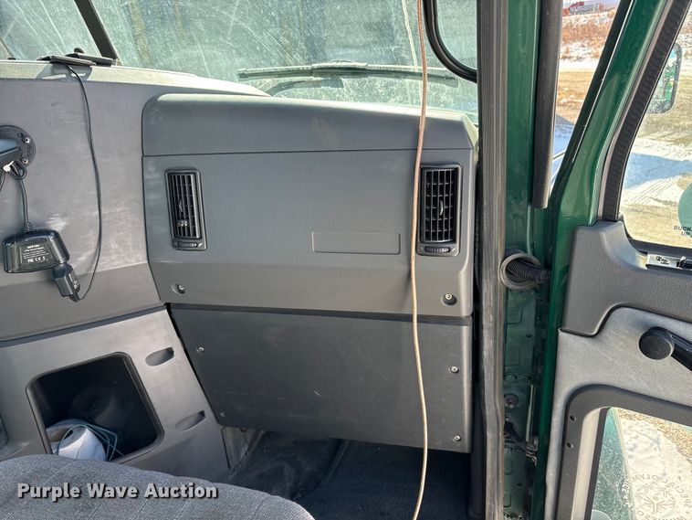 image for item FG1135 2016 Mack CXU613 semi truck