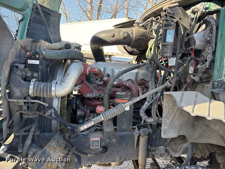 image for item FG1135 2016 Mack CXU613 semi truck