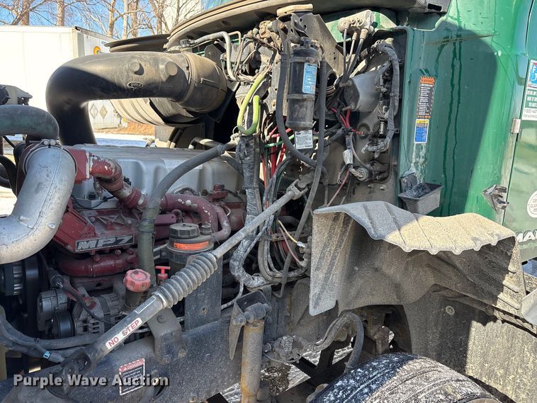 image for item FG1135 2016 Mack CXU613 semi truck