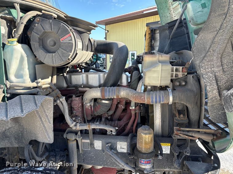 image for item FG1135 2016 Mack CXU613 semi truck