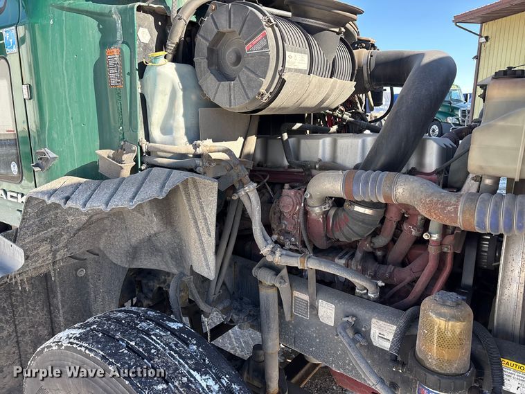 image for item FG1135 2016 Mack CXU613 semi truck
