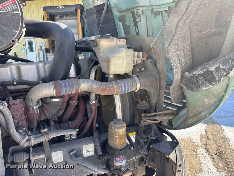 image for item FG1135 2016 Mack CXU613 semi truck