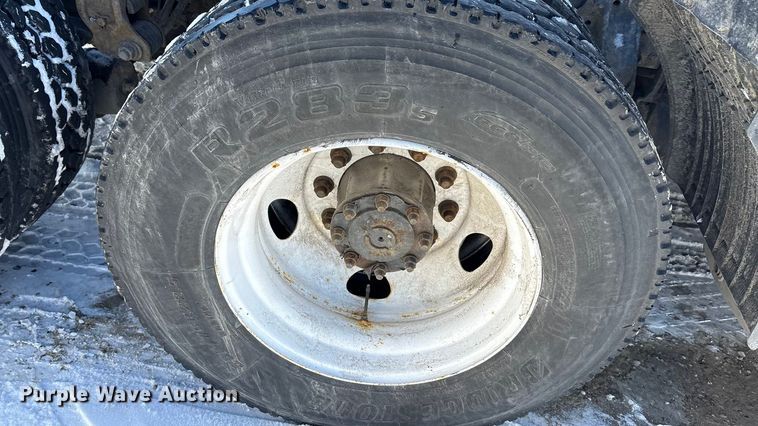 image for item FG1135 2016 Mack CXU613 semi truck