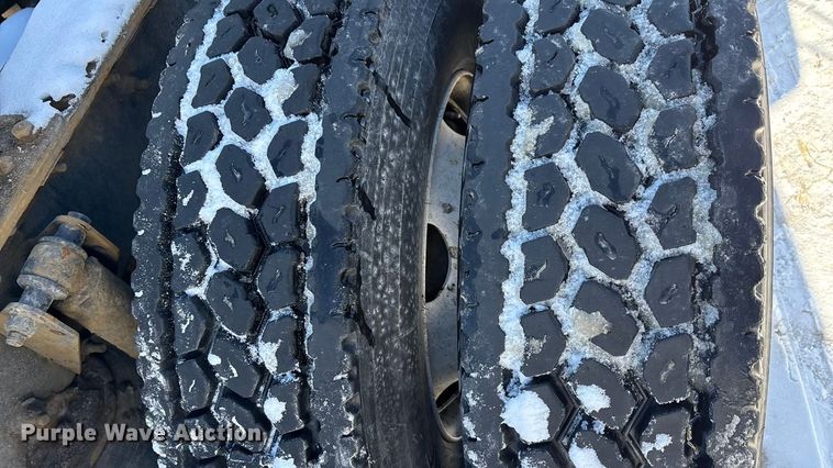 image for item FG1135 2016 Mack CXU613 semi truck